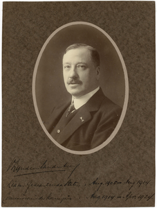 842411 Portret van mr. dr. Frederik Alexander Carel (Alex) graaf van Lynden van Sandenburg (1873-1932), commissaris der ...